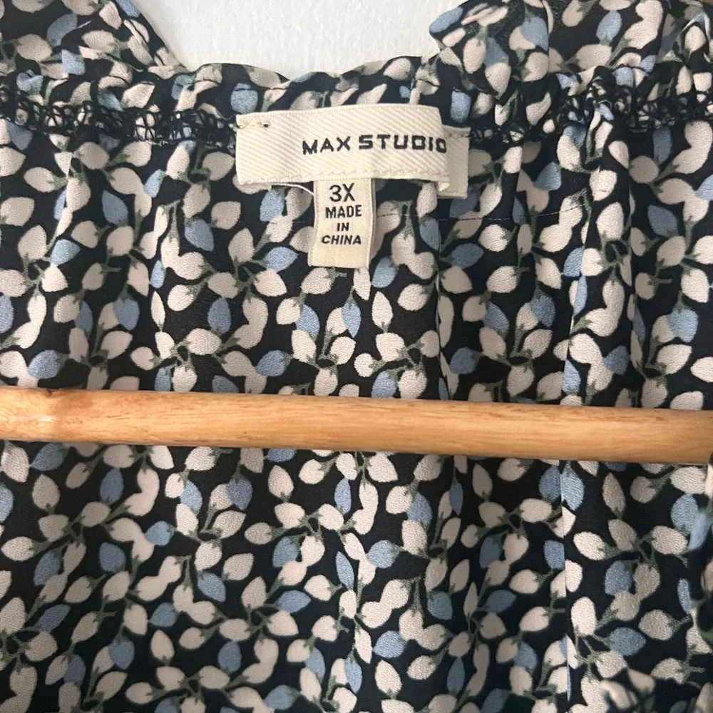 Max Studio Black and White Floral Blouse - Picture 6 of 12